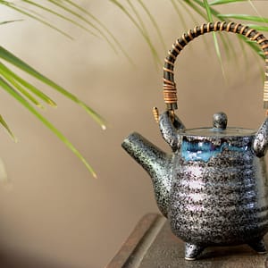 japanilainen keraaminen teekannu