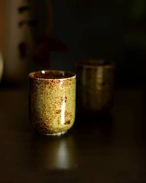 Käsitehty japanilainen teekuppi