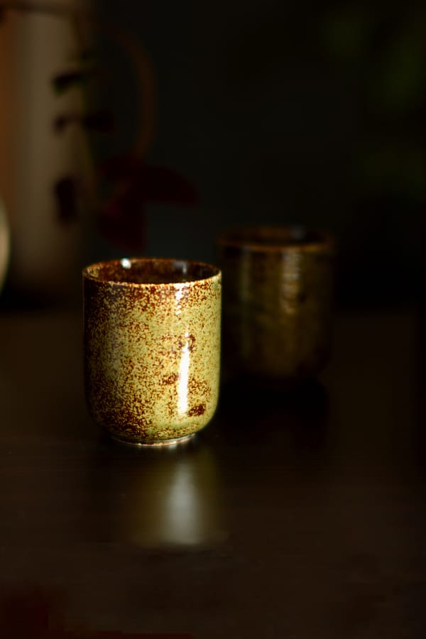 Käsitehty japanilainen teekuppi